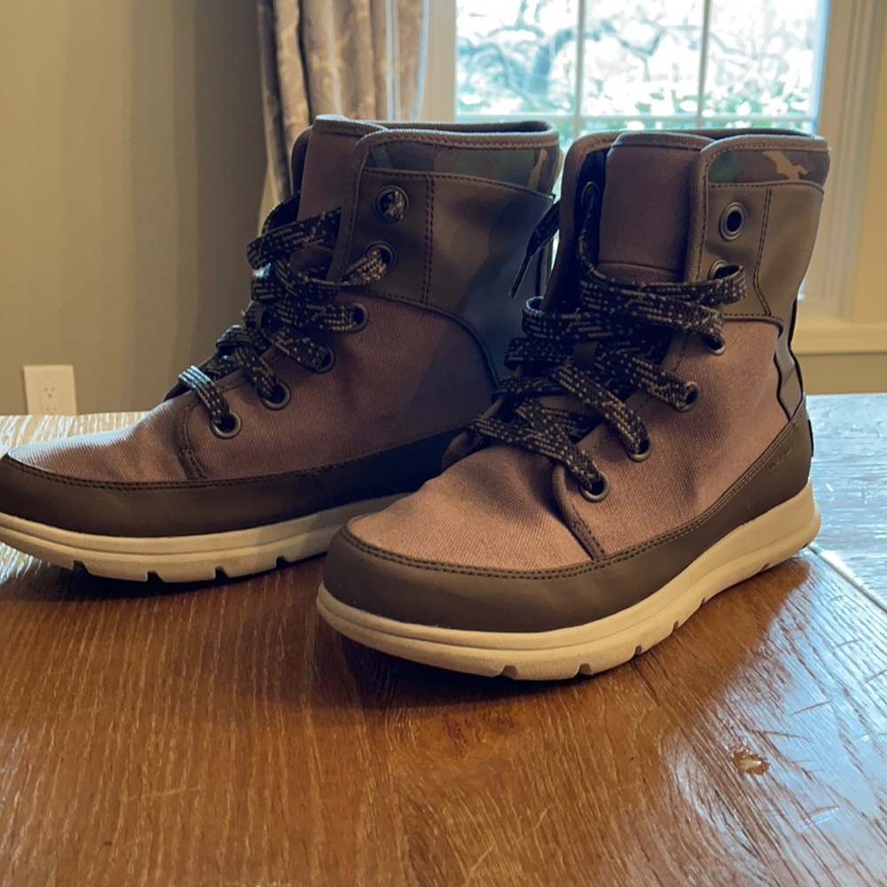 Hard to find Sorel Cameo Snow/rain Boots, size 9